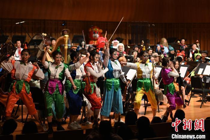 “音樂奇妙夜”西安上演歌者、樂手化身“卡通人”