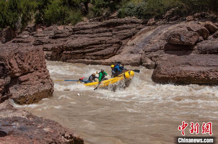 圖為瀾滄江生態(tài)漂流。　瀾滄江源漂流有限公司供圖