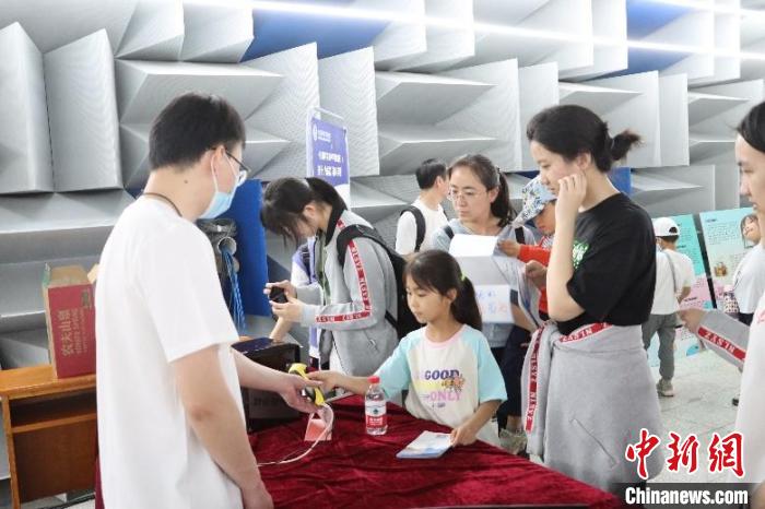 中科院聲學(xué)所公眾科學(xué)日活動現(xiàn)場?！≈锌圃郝晫W(xué)所 供圖