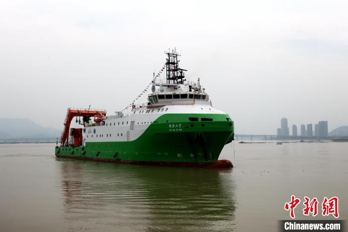 圖為“探索二號(hào)”科考船。　吳丹紅 攝