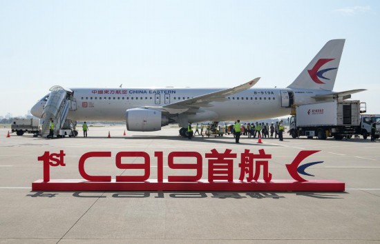 這是在上海虹橋國際機場停機坪拍攝的C919飛機（5月28日攝）。新華社記者丁汀攝