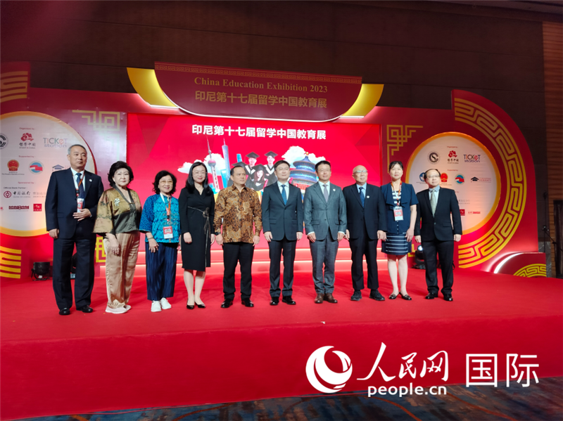 與會(huì)嘉賓合影。人民網(wǎng)記者  李培松攝