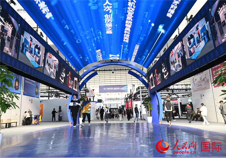 11月7日上午，2023年世界互聯(lián)網(wǎng)大會(huì)“互聯(lián)網(wǎng)之光”博覽會(huì)在浙江烏鎮(zhèn)開幕。人民網(wǎng)記者 葉賓得攝