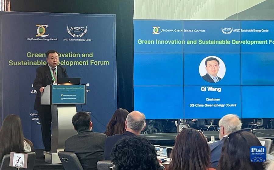 11月13日，美中綠色能源促進會會長王麒在舊金山舉行的“綠色創(chuàng)新與可持續(xù)發(fā)展論壇”上發(fā)言。新華社記者 譚晶晶 攝