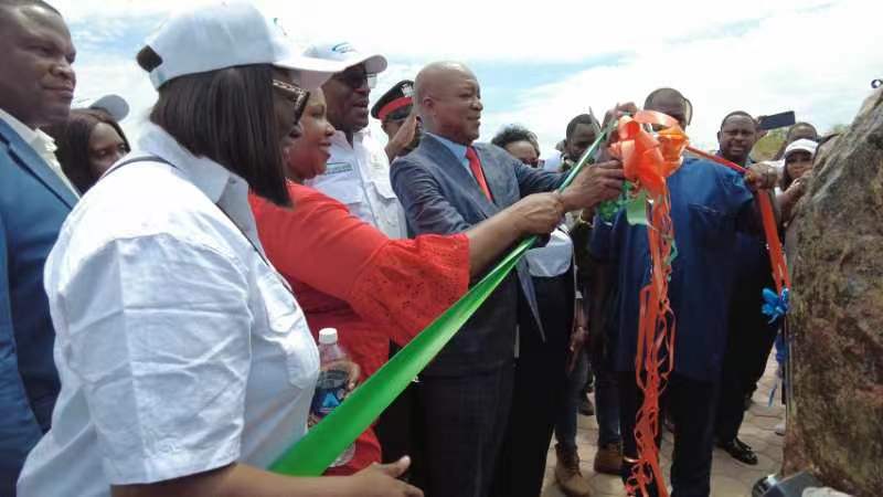 嘉賓為學(xué)校剪彩。主辦方供圖