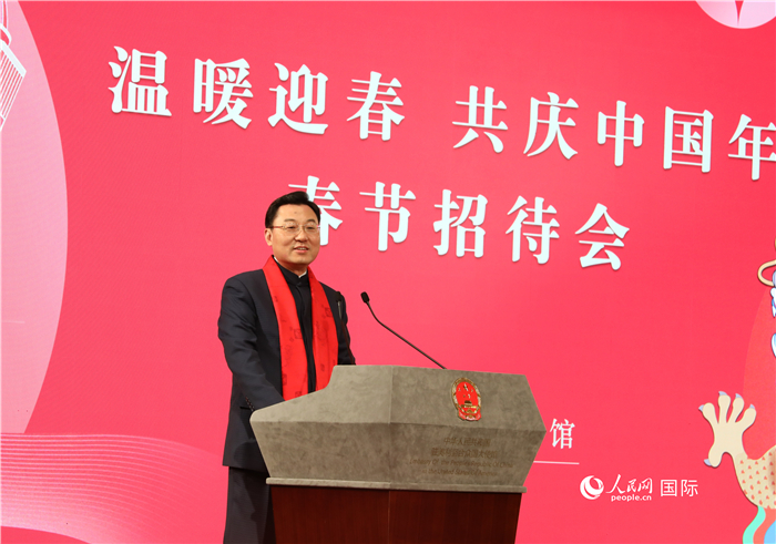 中國(guó)駐美國(guó)大使謝鋒發(fā)表致辭，向全體在美同胞致以親切問(wèn)候。人民網(wǎng)記者 李志偉攝