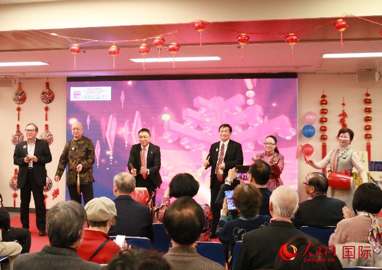 打擊樂合奏《春節(jié)序曲》。人民網(wǎng) 許可攝