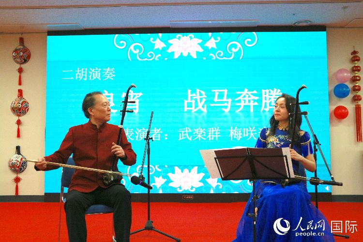 二胡合奏。人民網(wǎng) 許可攝