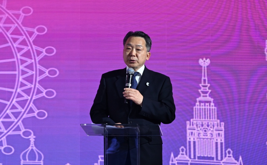 1.中國(guó)人民對(duì)外友好協(xié)會(huì)副會(huì)長(zhǎng)袁敏道在第四屆“中俄青年同走友誼路”活動(dòng)上致辭。主辦方供圖