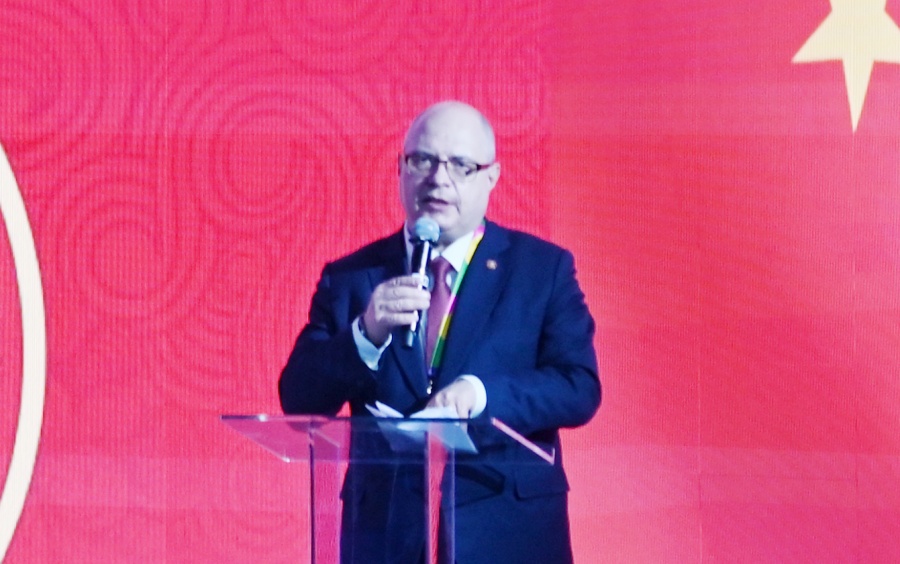 俄羅斯國(guó)家杜馬資產(chǎn)、土地和財(cái)產(chǎn)關(guān)系委員會(huì)主席兼俄中議員友好小組主席加夫里洛夫致辭。主辦方供圖