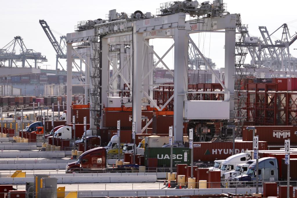 2021年10月29日拍攝的美國加利福尼亞州洛杉磯港景象。新華社發(fā)