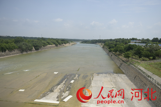 黃壁莊水庫正在按計(jì)劃預(yù)泄庫容。人民網(wǎng)祝龍超攝