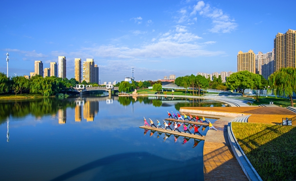 漫步街頭，科產(chǎn)城人融合的理念貫穿始終。無錫高新區(qū)管委會供圖