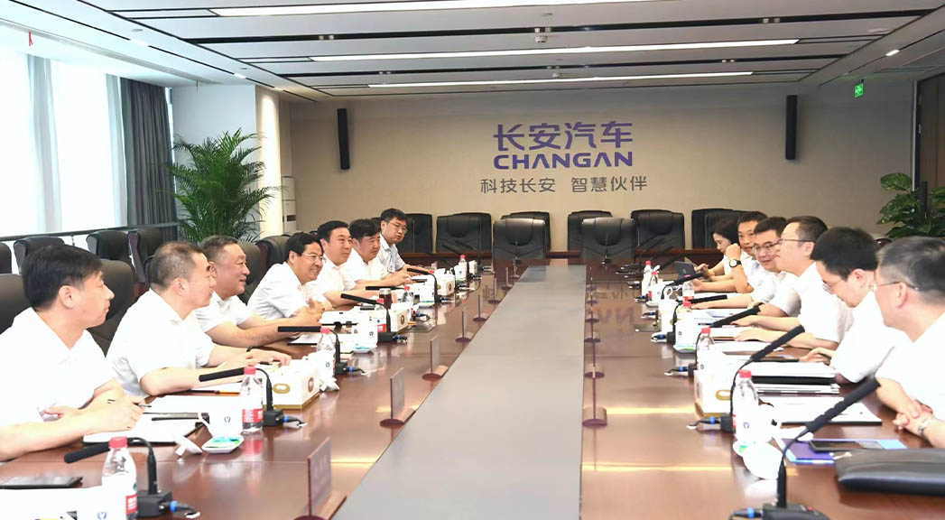 張濤帶隊赴重慶對接洽談項目。 白永民攝