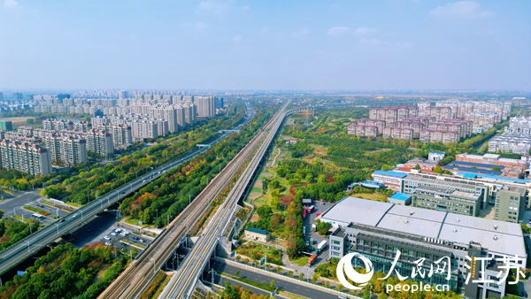 航拍幸福街道。人民網(wǎng)記者 王繼亮攝