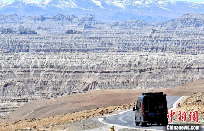 4月5日，西藏阿里札達(dá)土林?！±盍?攝