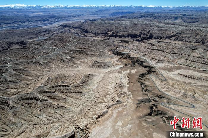 4月5日，西藏阿里札達(dá)土林。(無(wú)人機(jī)照片) 李林 攝