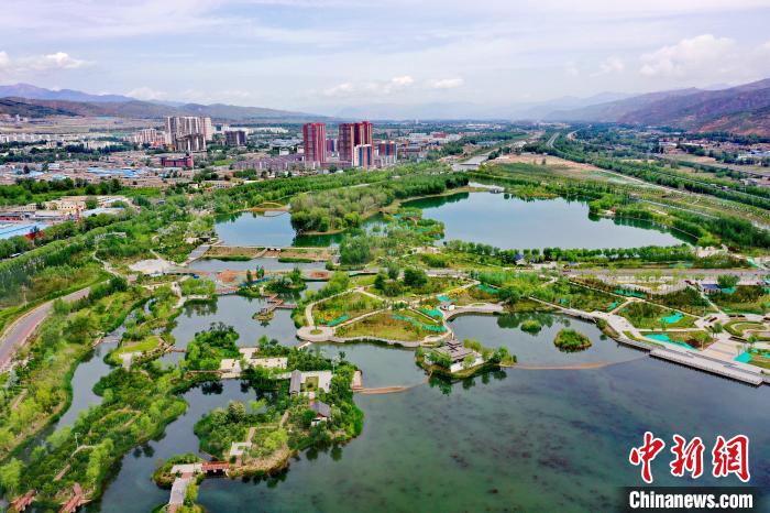 西北城市西寧立生態(tài)文明高地新典范：“一城山水、百園千姿”