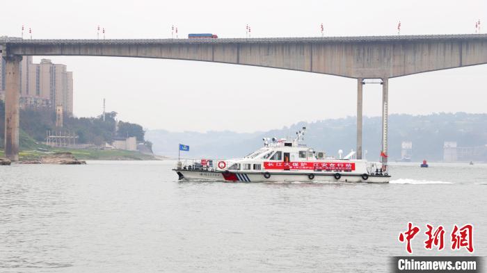 聯(lián)合巡江守護(hù)活動現(xiàn)場?！〗部h融媒體中心 攝