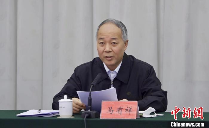 圖為農(nóng)業(yè)農(nóng)村部副部長馬有祥在部省共同打造青海綠色有機(jī)農(nóng)畜產(chǎn)品輸出地推進(jìn)會(huì)議上講話?！±罱瓕?攝