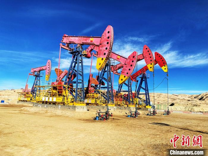 圖為青海油田采油基地。　孫睿 攝