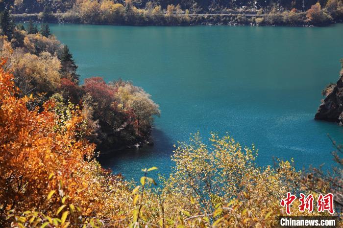 松坪溝風(fēng)光?！⑼?攝