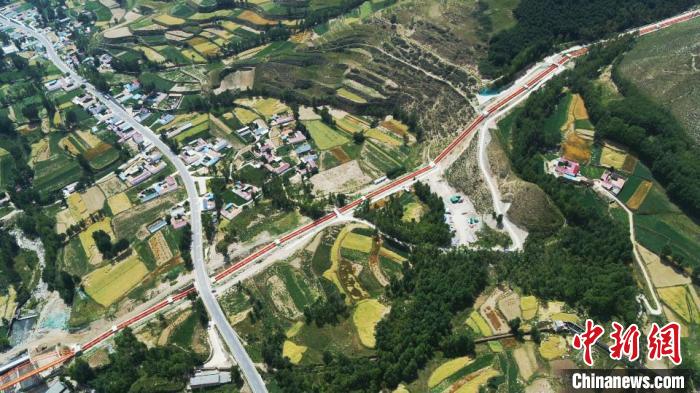 圖為引大濟(jì)湟北干渠二期的倒虹吸。(資料圖) 青海省水利廳 供圖