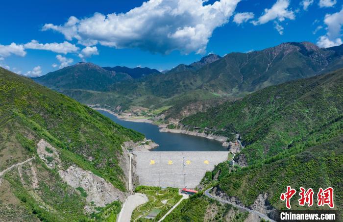 圖為引大濟(jì)湟黑泉水庫(kù)。(資料圖) 青海省水利廳 供圖