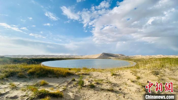 圖為青海湖沙島風(fēng)光?！±罱瓕?攝