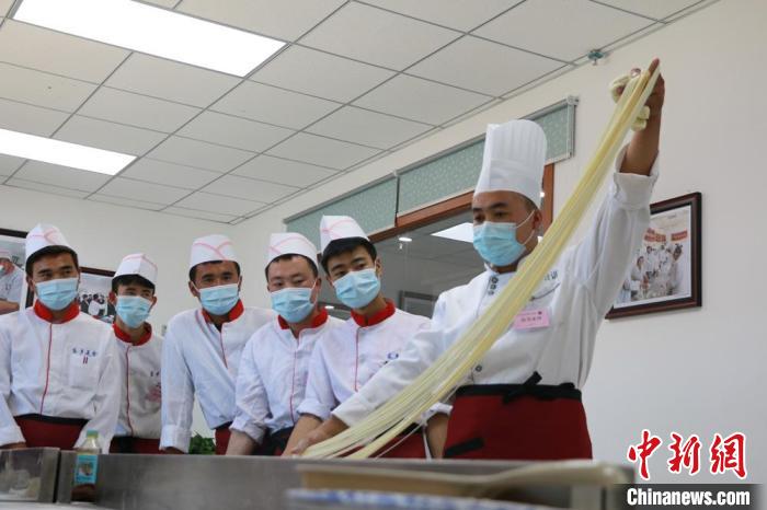 甘肅推特色企業(yè)新型學(xué)徒制培訓(xùn)：企校合作、工學(xué)交替