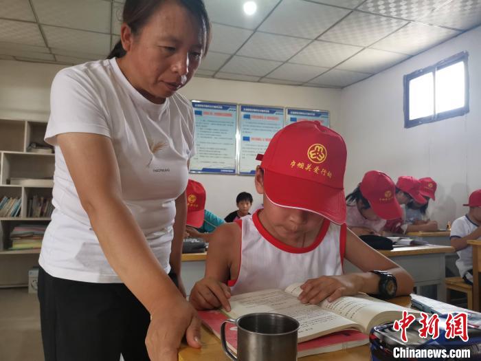 甘肅鄉(xiāng)村巾幗標(biāo)兵干一行愛一行：教書、建勞務(wù)施工隊(duì)成“大拿”