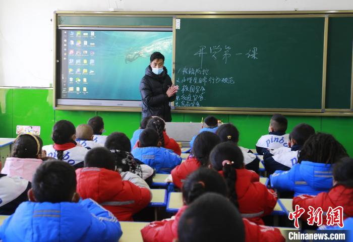 圖為學(xué)生正在上課?！●R銘言 攝