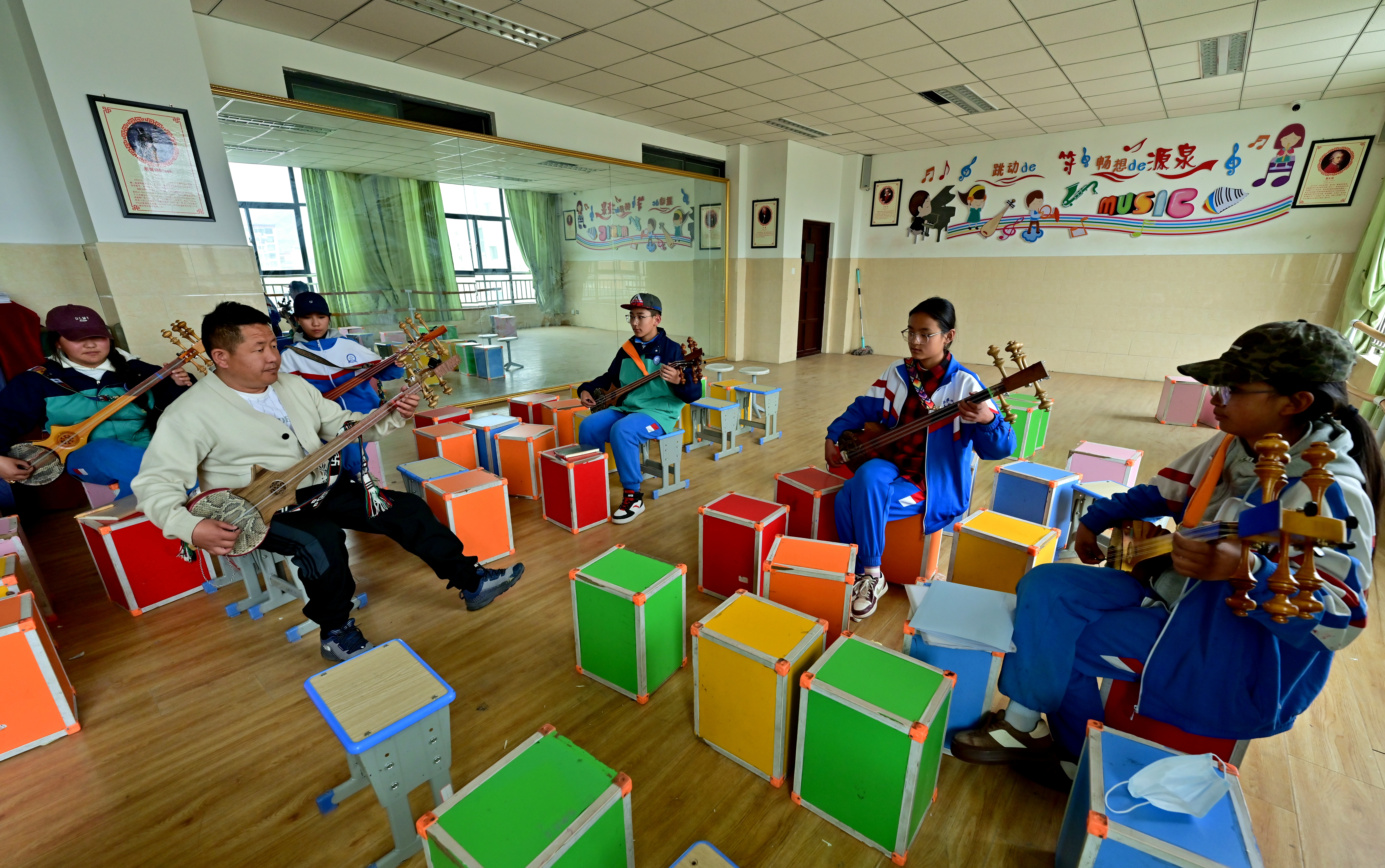 多彩社團(tuán)展風(fēng)采 青春校園綻活力(13192276)-20250518085853.jpg