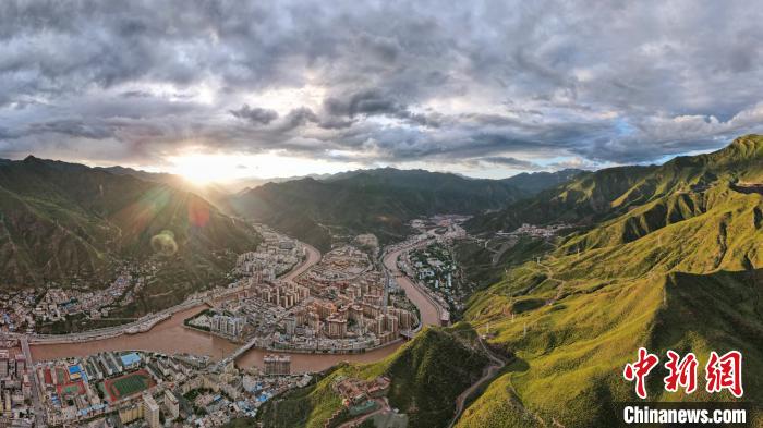 西藏昌都市3.84萬(wàn)戶、19.46萬(wàn)貧困人口全部脫貧