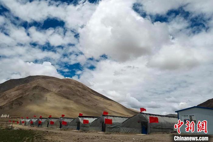 圖為西藏康馬縣的高原溫室大棚?！⒔ㄜ?攝