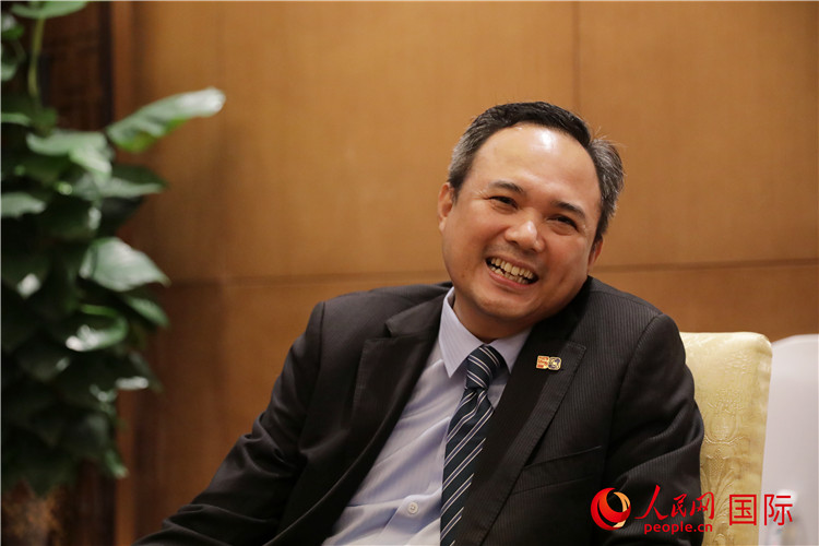 馬來(lái)西亞駐南寧總領(lǐng)事館總領(lǐng)事阿哈默·法蒂爾·伊斯邁爾在2024中國(guó)-東盟教育交流周期間接受人民網(wǎng)專訪。人民網(wǎng) 王婧攝