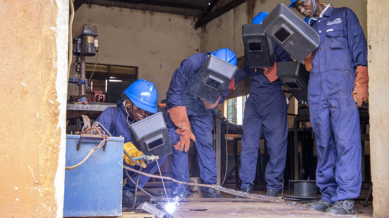 納迦與其他青年在接受技能培訓。田雨攝