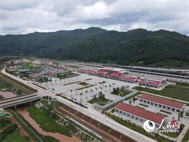 航拍云南磨憨口岸。 人民網(wǎng)記者 符皓攝