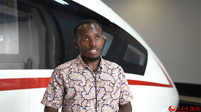 北京交通大學肯尼亞籍留學生卡里烏接受人民網(wǎng)采訪。人民網(wǎng) 周琳佳攝