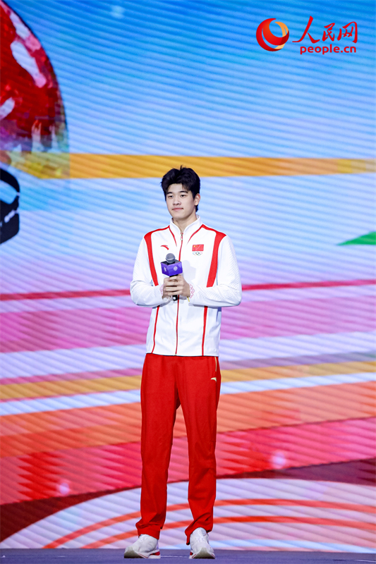 潘展樂分享自己的成長經(jīng)歷。人民網(wǎng)記者 于凱攝