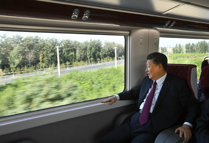 2019年9月25日，習(xí)近平總書記乘坐軌道列車前往北京大興國際機(jī)場。