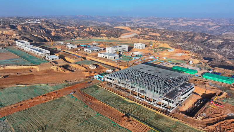 正在建設(shè)的府谷府州機(jī)場(chǎng)。朱鑫攝