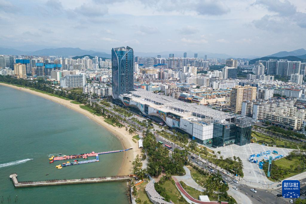 海南自貿(mào)港重點(diǎn)園區(qū)——三亞中央商務(wù)區(qū)（無人機(jī)照片，11月1日攝）。新華社記者 蒲曉旭攝