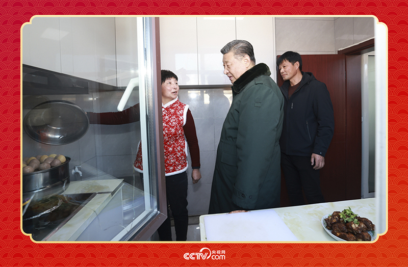 2025年春節(jié)前夕，習(xí)近平總書記在遼寧葫蘆島市綏中縣明水滿族鄉(xiāng)祝家溝村考察時，走進村民朱西存家看望。