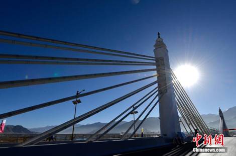 8圖 2013年11月27日納金大橋通車儀式。圖片來源：中新社。.jpg