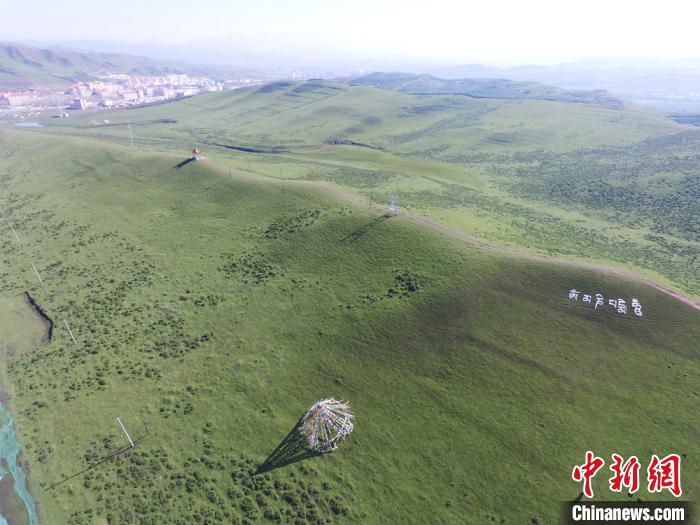 拍攝于2017年6月的甘南當周草原。(資料圖) 楊艷敏 攝