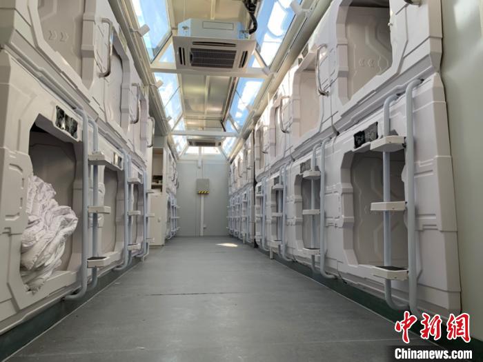 圖為火星營(yíng)地“太空艙”?！O睿 攝