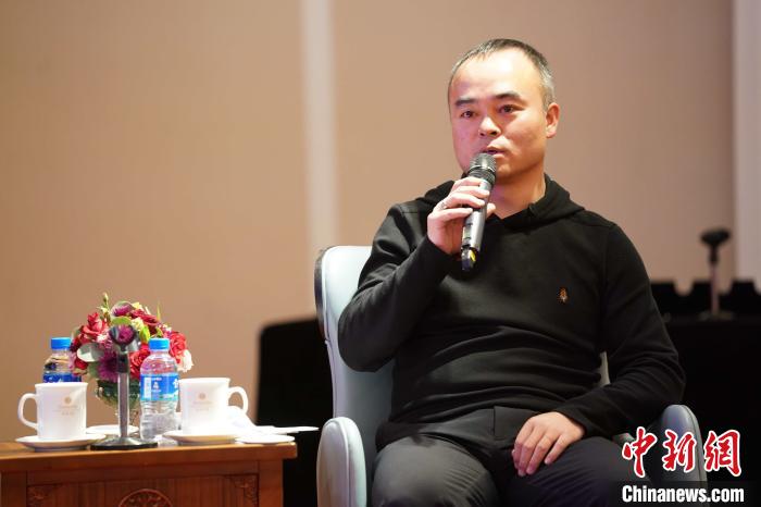 圖為<a target='_blank' >中新社</a>青海分社社長(zhǎng)胡鐘藝就加強(qiáng)瀾湄流域新聞報(bào)道發(fā)表觀點(diǎn)?！√K丹 攝