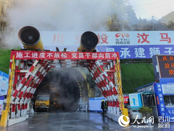 獅子坪隧道口。郭瑩 攝