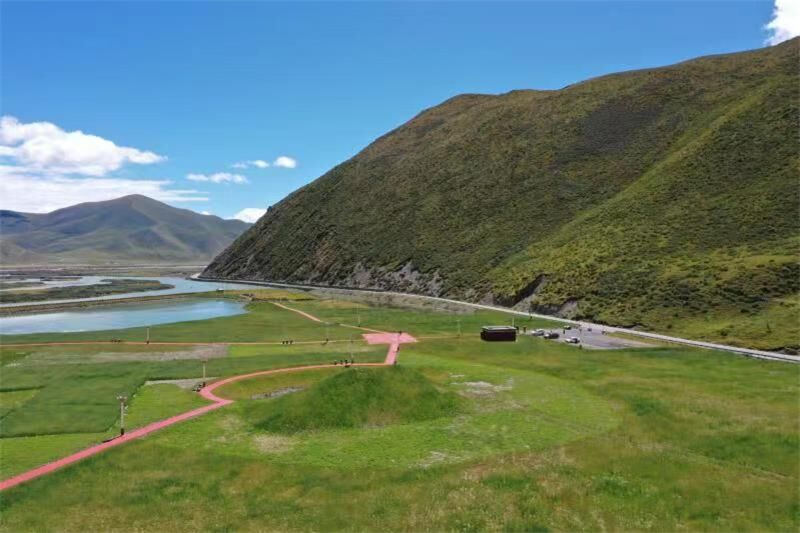 宜牛二村砂場生態(tài)修復(fù)后狀況。甘孜州石渠生態(tài)環(huán)境局供圖